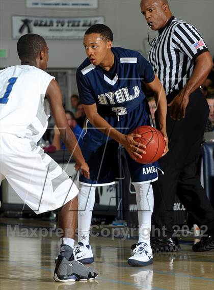 Thumbnail 3 in De La Salle vs. Loyola (MaxPreps Holiday Classic) photogallery.