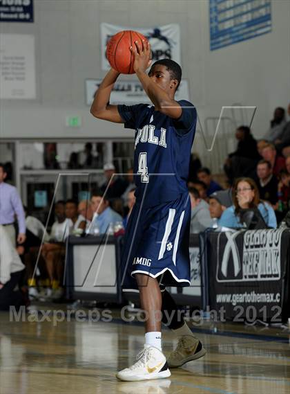 Thumbnail 3 in De La Salle vs. Loyola (MaxPreps Holiday Classic) photogallery.