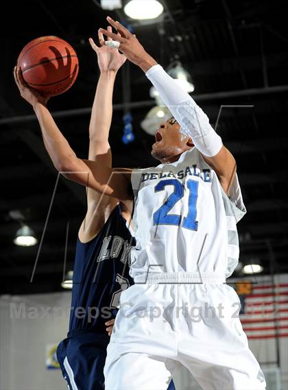 Thumbnail 1 in De La Salle vs. Loyola (MaxPreps Holiday Classic) photogallery.