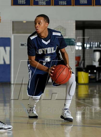 Thumbnail 1 in De La Salle vs. Loyola (MaxPreps Holiday Classic) photogallery.
