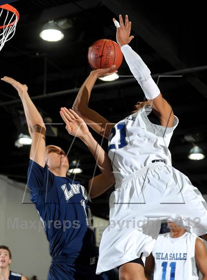 Thumbnail 3 in De La Salle vs. Loyola (MaxPreps Holiday Classic) photogallery.