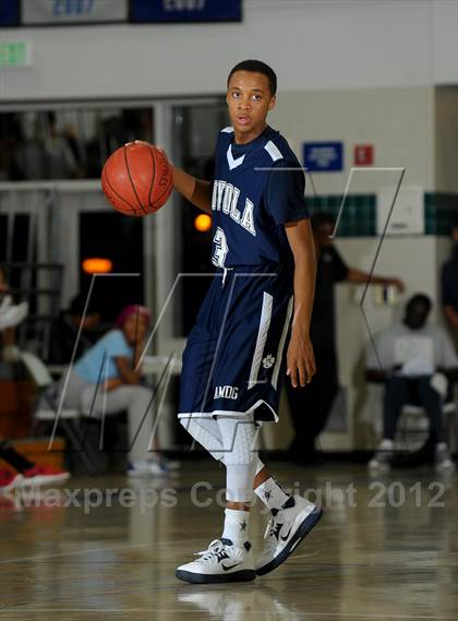 Thumbnail 3 in De La Salle vs. Loyola (MaxPreps Holiday Classic) photogallery.