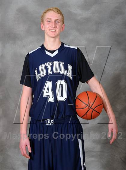 Thumbnail 1 in De La Salle vs. Loyola (MaxPreps Holiday Classic) photogallery.