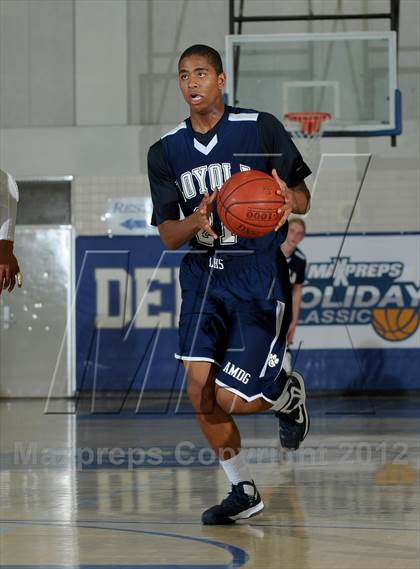 Thumbnail 2 in De La Salle vs. Loyola (MaxPreps Holiday Classic) photogallery.