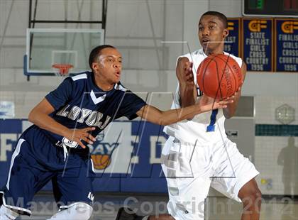 Thumbnail 1 in De La Salle vs. Loyola (MaxPreps Holiday Classic) photogallery.