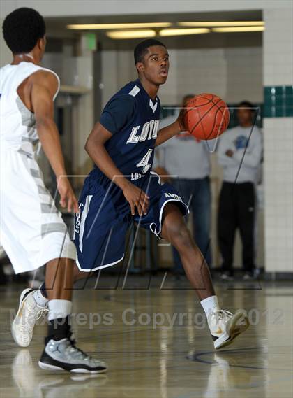 Thumbnail 2 in De La Salle vs. Loyola (MaxPreps Holiday Classic) photogallery.