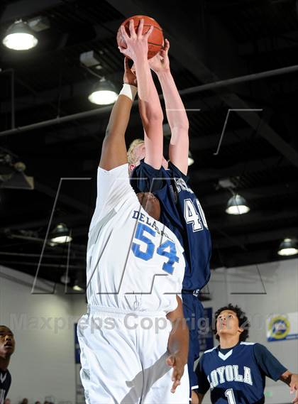 Thumbnail 1 in De La Salle vs. Loyola (MaxPreps Holiday Classic) photogallery.