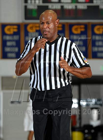 Thumbnail 2 in De La Salle vs. Loyola (MaxPreps Holiday Classic) photogallery.