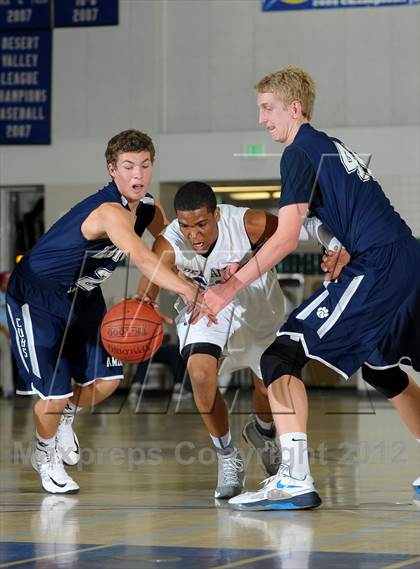 Thumbnail 2 in De La Salle vs. Loyola (MaxPreps Holiday Classic) photogallery.