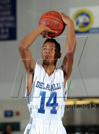 Thumbnail 1 in De La Salle vs. Loyola (MaxPreps Holiday Classic) photogallery.