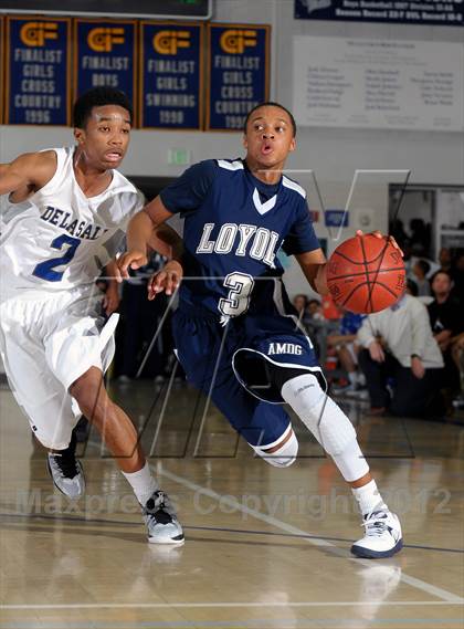 Thumbnail 1 in De La Salle vs. Loyola (MaxPreps Holiday Classic) photogallery.