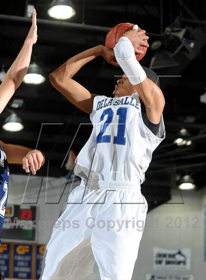 Thumbnail 3 in De La Salle vs. Loyola (MaxPreps Holiday Classic) photogallery.