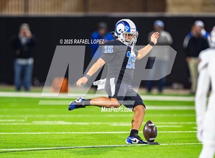 Thumbnail 2 in Refugio vs. Joaquin (UIL 2A D1 Football Semifinals) photogallery.