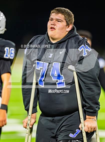 Thumbnail 2 in Refugio vs. Joaquin (UIL 2A D1 Football Semifinals) photogallery.