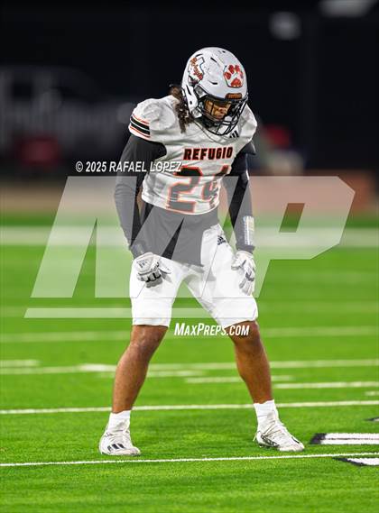 Thumbnail 2 in Refugio vs. Joaquin (UIL 2A D1 Football Semifinals) photogallery.