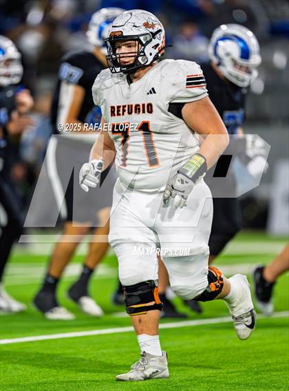 Thumbnail 3 in Refugio vs. Joaquin (UIL 2A D1 Football Semifinals) photogallery.