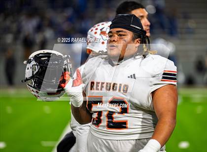 Thumbnail 2 in Refugio vs. Joaquin (UIL 2A D1 Football Semifinals) photogallery.
