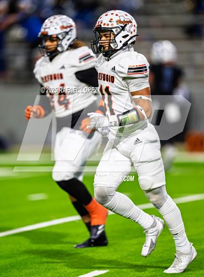Thumbnail 1 in Refugio vs. Joaquin (UIL 2A D1 Football Semifinals) photogallery.