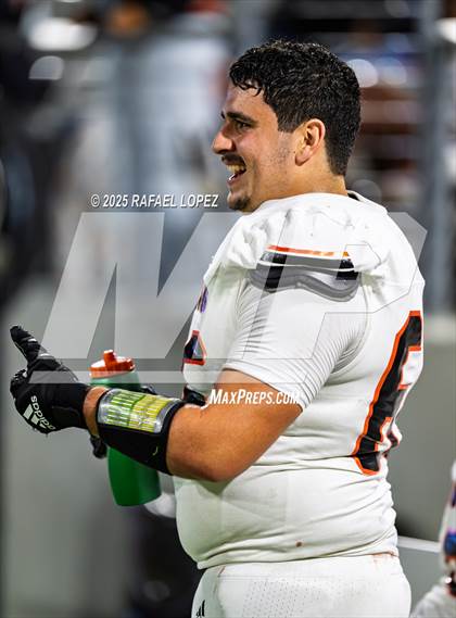 Thumbnail 3 in Refugio vs. Joaquin (UIL 2A D1 Football Semifinals) photogallery.
