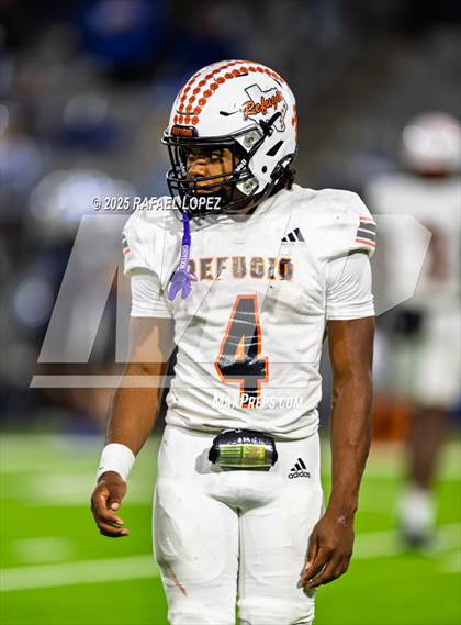 Thumbnail 1 in Refugio vs. Joaquin (UIL 2A D1 Football Semifinals) photogallery.