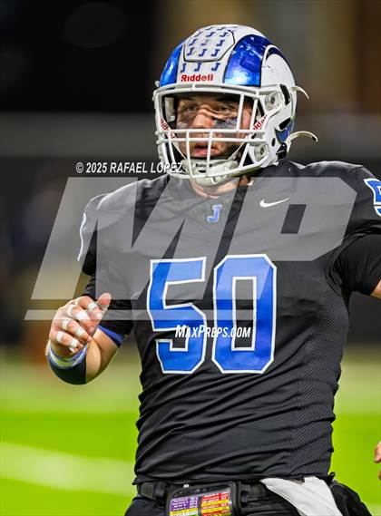 Thumbnail 2 in Refugio vs. Joaquin (UIL 2A D1 Football Semifinals) photogallery.