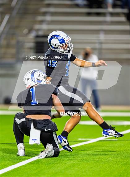 Thumbnail 1 in Refugio vs. Joaquin (UIL 2A D1 Football Semifinals) photogallery.