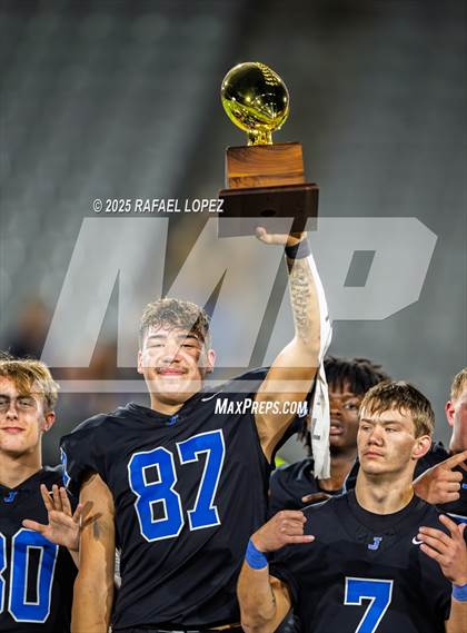 Thumbnail 2 in Refugio vs. Joaquin (UIL 2A D1 Football Semifinals) photogallery.