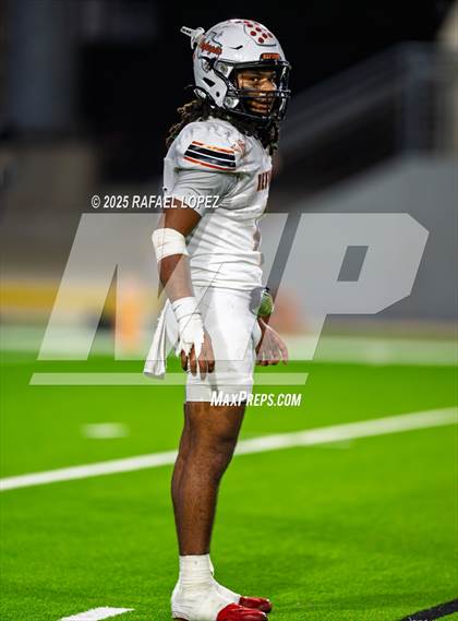 Thumbnail 3 in Refugio vs. Joaquin (UIL 2A D1 Football Semifinals) photogallery.