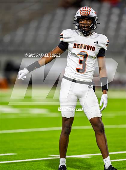 Thumbnail 1 in Refugio vs. Joaquin (UIL 2A D1 Football Semifinals) photogallery.