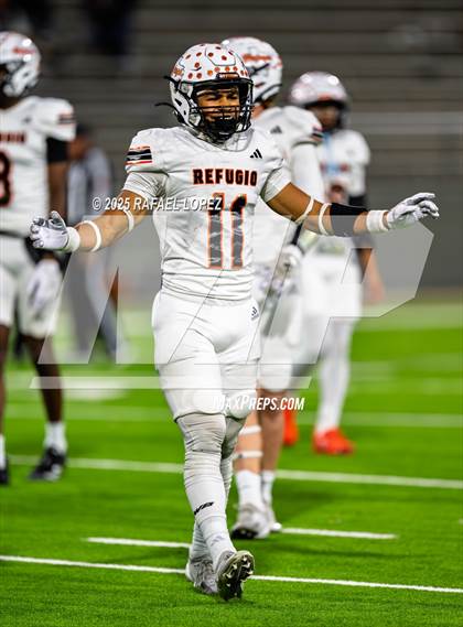 Thumbnail 2 in Refugio vs. Joaquin (UIL 2A D1 Football Semifinals) photogallery.