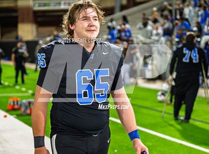 Thumbnail 3 in Refugio vs. Joaquin (UIL 2A D1 Football Semifinals) photogallery.