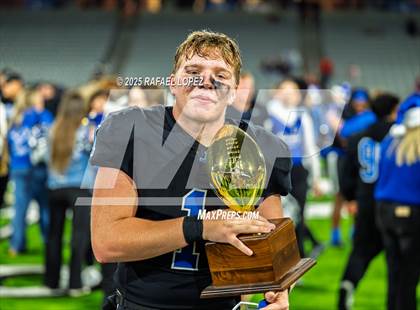 Thumbnail 3 in Refugio vs. Joaquin (UIL 2A D1 Football Semifinals) photogallery.