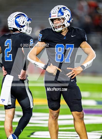 Thumbnail 2 in Refugio vs. Joaquin (UIL 2A D1 Football Semifinals) photogallery.