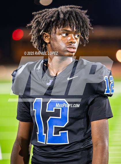 Thumbnail 2 in Refugio vs. Joaquin (UIL 2A D1 Football Semifinals) photogallery.