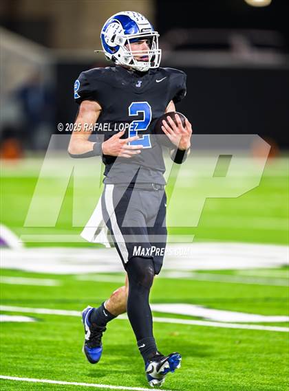 Thumbnail 2 in Refugio vs. Joaquin (UIL 2A D1 Football Semifinals) photogallery.
