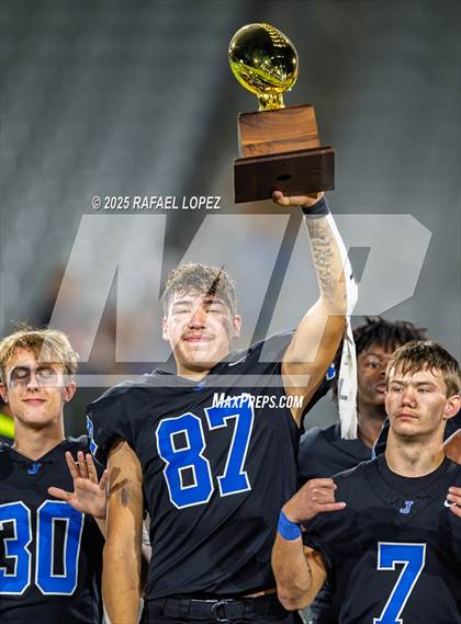 Thumbnail 3 in Refugio vs. Joaquin (UIL 2A D1 Football Semifinals) photogallery.