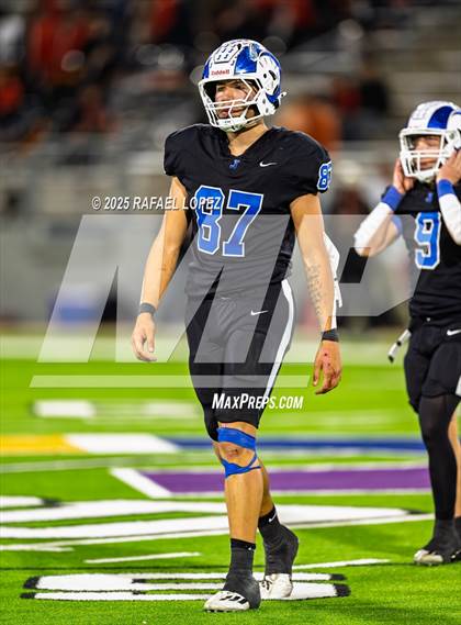 Thumbnail 1 in Refugio vs. Joaquin (UIL 2A D1 Football Semifinals) photogallery.