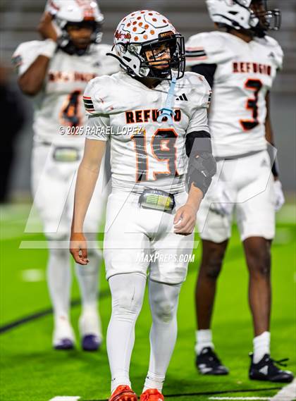 Thumbnail 2 in Refugio vs. Joaquin (UIL 2A D1 Football Semifinals) photogallery.