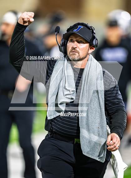 Thumbnail 3 in Refugio vs. Joaquin (UIL 2A D1 Football Semifinals) photogallery.