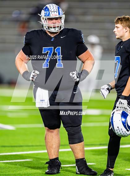 Thumbnail 2 in Refugio vs. Joaquin (UIL 2A D1 Football Semifinals) photogallery.