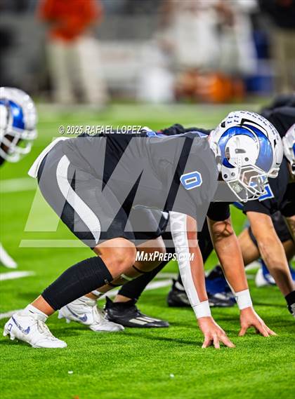 Thumbnail 2 in Refugio vs. Joaquin (UIL 2A D1 Football Semifinals) photogallery.