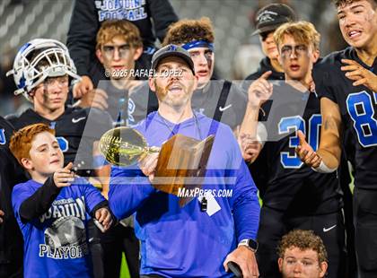 Thumbnail 3 in Refugio vs. Joaquin (UIL 2A D1 Football Semifinals) photogallery.
