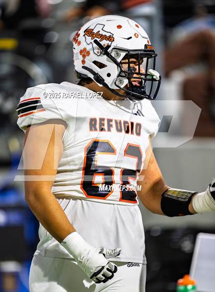 Thumbnail 2 in Refugio vs. Joaquin (UIL 2A D1 Football Semifinals) photogallery.