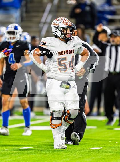 Thumbnail 3 in Refugio vs. Joaquin (UIL 2A D1 Football Semifinals) photogallery.