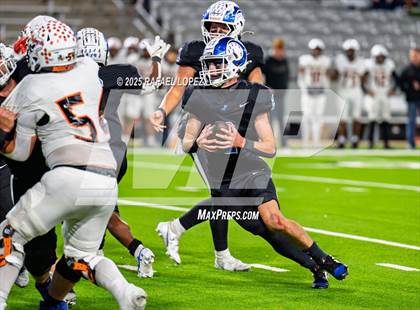 Thumbnail 2 in Refugio vs. Joaquin (UIL 2A D1 Football Semifinals) photogallery.
