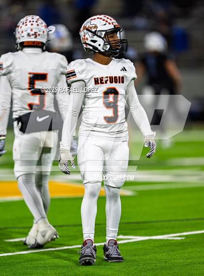 Thumbnail 3 in Refugio vs. Joaquin (UIL 2A D1 Football Semifinals) photogallery.