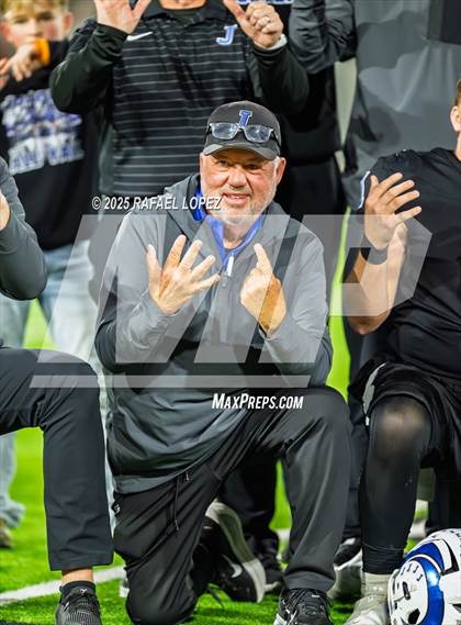 Thumbnail 2 in Refugio vs. Joaquin (UIL 2A D1 Football Semifinals) photogallery.