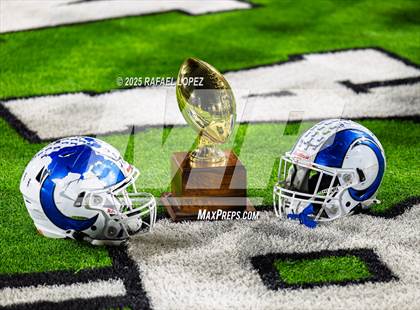 Thumbnail 1 in Refugio vs. Joaquin (UIL 2A D1 Football Semifinals) photogallery.