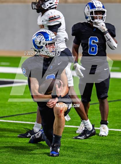 Thumbnail 1 in Refugio vs. Joaquin (UIL 2A D1 Football Semifinals) photogallery.