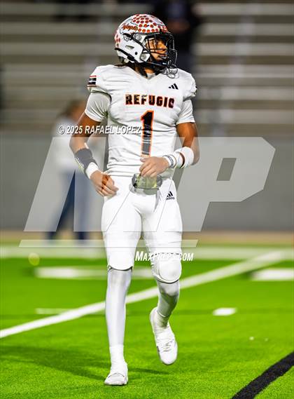Thumbnail 3 in Refugio vs. Joaquin (UIL 2A D1 Football Semifinals) photogallery.